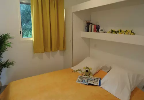 Chez Loursterel (location de vacances Mimosa, la chambre) résidence Horizon Bleu à Théoule-sur-Mer 