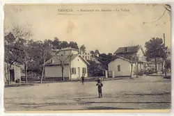 Théoule-sur-Mer, carte postale historique, la place du village 