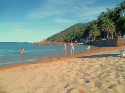 La plage de l'aiguille Rouge à Théoule-sur-Mer 