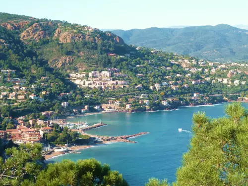 Vue sur le village de Théoule-sur-Mer 
